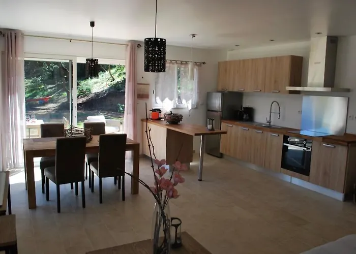 Maison Independante De 55 Metres Carres, Climatisee Avec Jardin Arbore De Chenes *