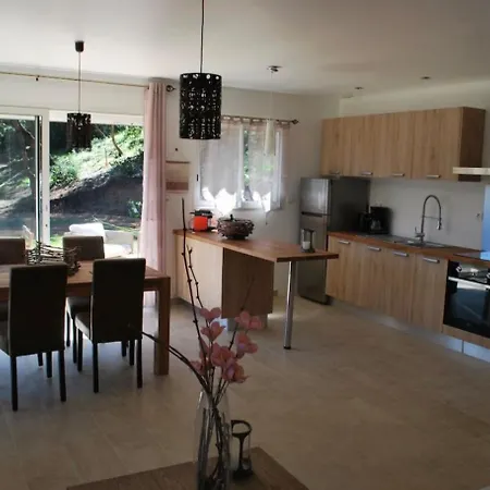 Maison Independante De 55 Metres Carres, Climatisee Avec Jardin Arbore De Chenes *