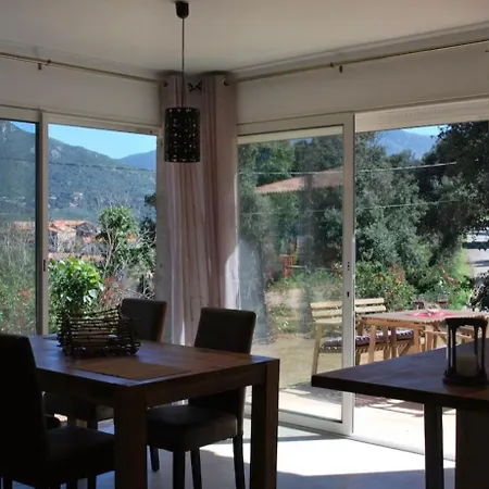 Maison Independante De 55 Metres Carres, Climatisee Avec Jardin Arbore De Chenes